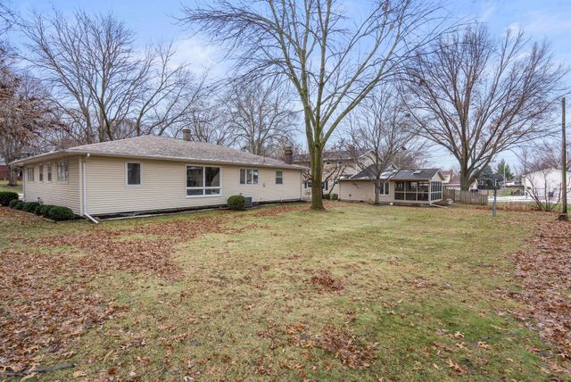 3816 Woodland Court, Davenport, IA 52807