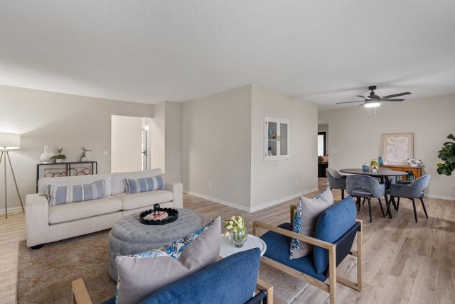 3816 Woodland Court, Davenport, IA 52807