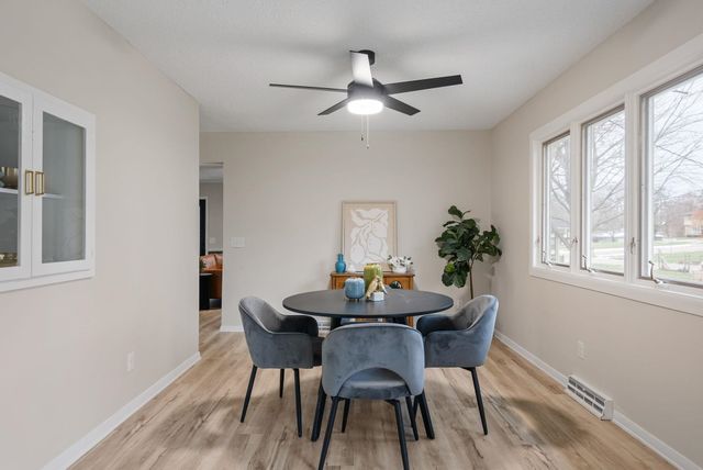 3816 Woodland Court, Davenport, IA 52807