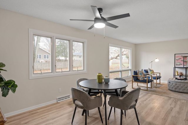 3816 Woodland Court, Davenport, IA 52807