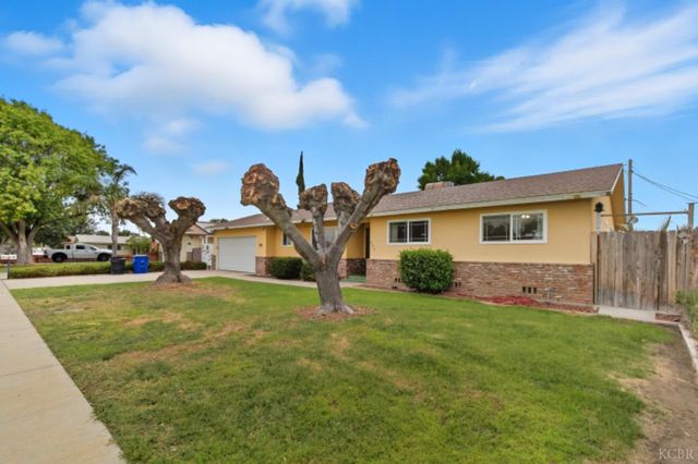 680 E Spruce Avenue, Lemoore, CA 93245