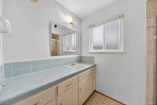 680 E Spruce Avenue, Lemoore, CA 93245
