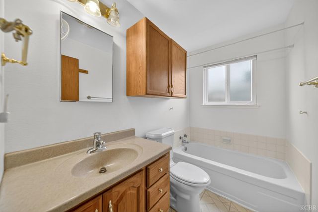 680 E Spruce Avenue, Lemoore, CA 93245