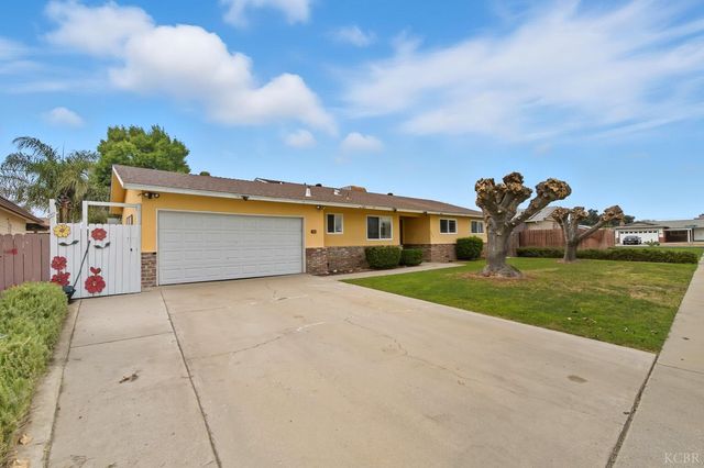 680 E Spruce Avenue, Lemoore, CA 93245