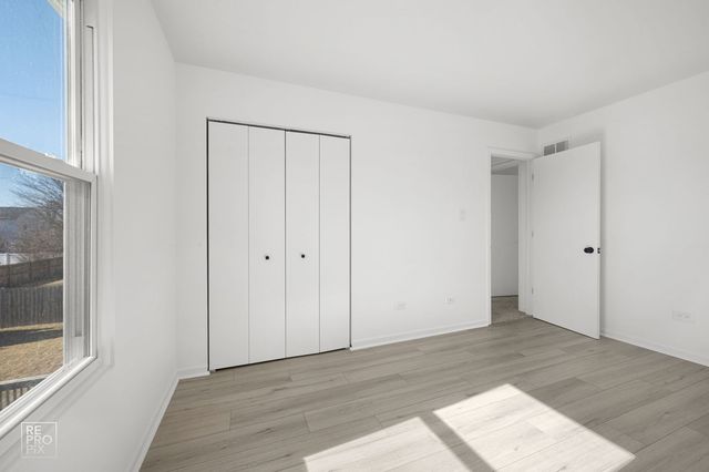 5300 Lindenwood Circle, Plainfield, IL 60586