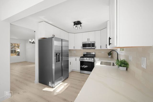 5300 Lindenwood Circle, Plainfield, IL 60586