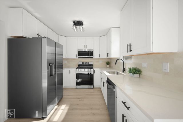 5300 Lindenwood Circle, Plainfield, IL 60586