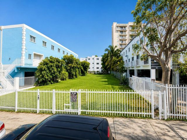 829 SW 2nd Street, Miami, FL 33130