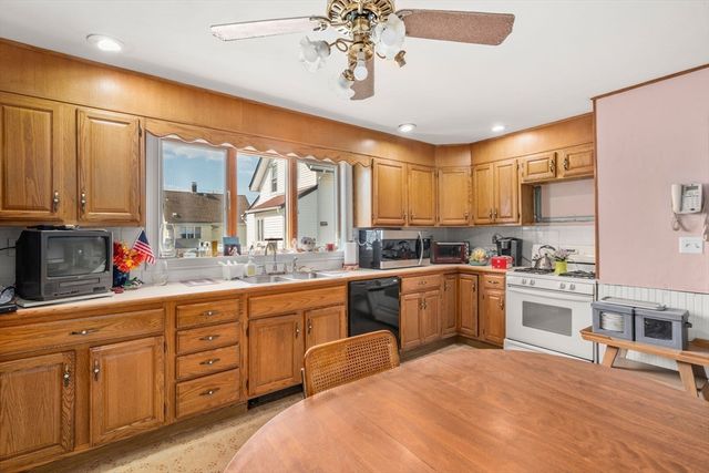 22 Davis St, Malden, MA 02148