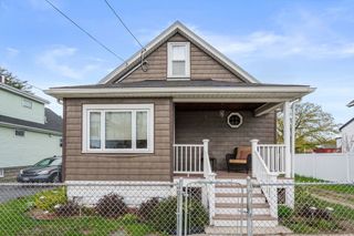 22 Davis St, Malden, MA 02148
