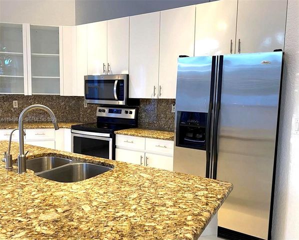 9842 NW 29th St, Doral, FL 33172