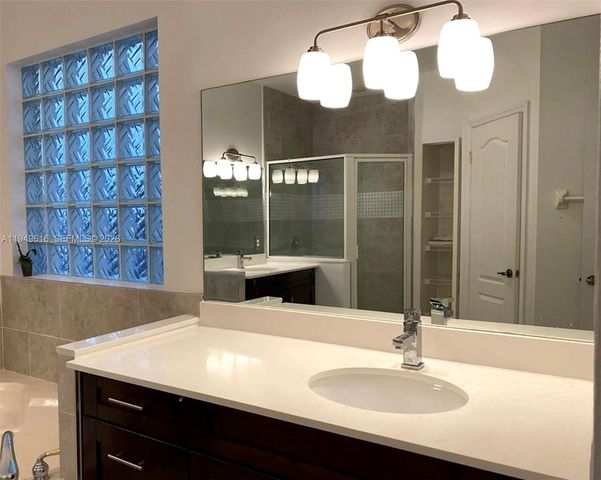 9842 NW 29th St, Doral, FL 33172