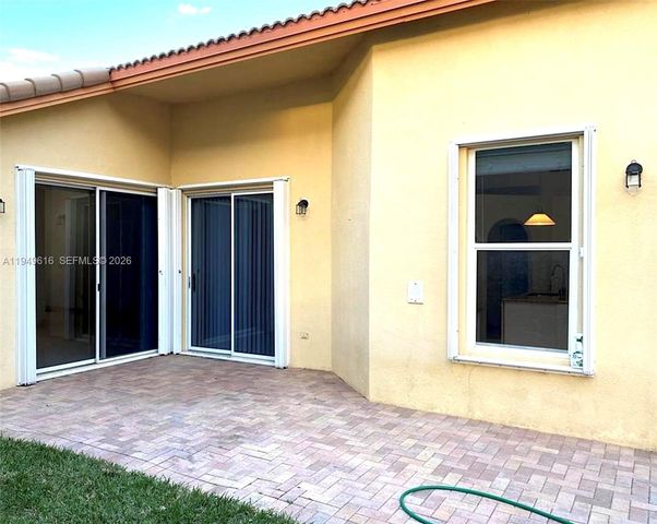 9842 NW 29th St, Doral, FL 33172