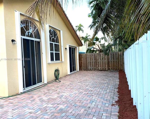 9842 NW 29th St, Doral, FL 33172