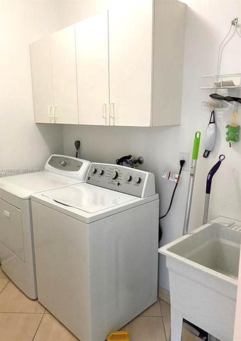 9842 NW 29th St, Doral, FL 33172