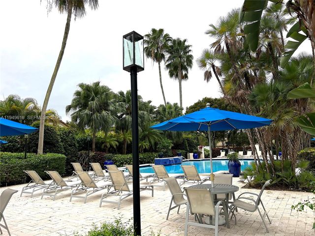 9842 NW 29th St, Doral, FL 33172