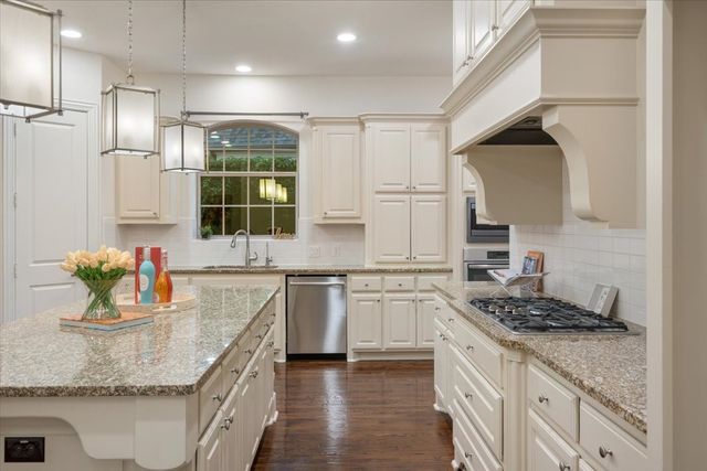 2709 Damsel Bella Boulevard, Lewisville, TX 75056