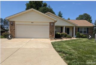 511 Pioneer Drive, St Charles, MO 63376