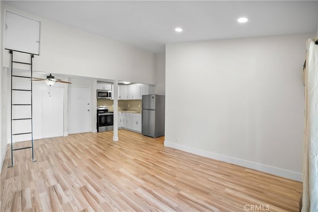 21801 Roscoe Boulevard 206, Canoga Park, CA 91304