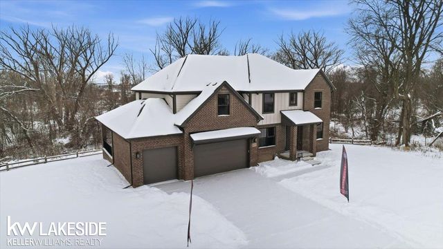45155 Twin River Drive, Macomb Twp, MI 48044