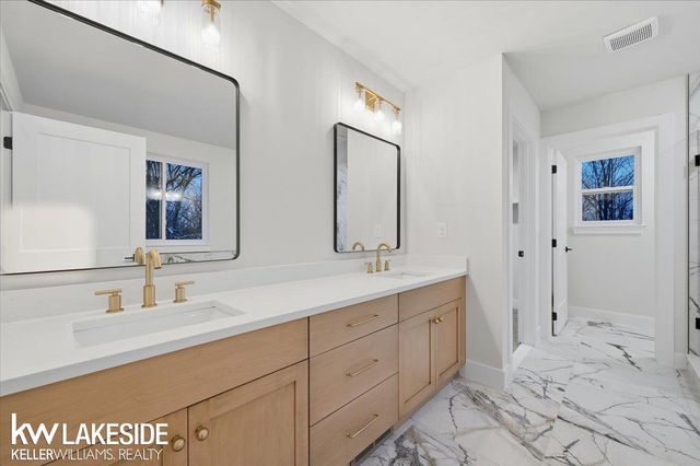 45155 Twin River Drive, Macomb Twp, MI 48044