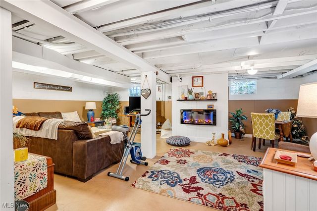 2702 Bears Den Road, Youngstown, OH 44511