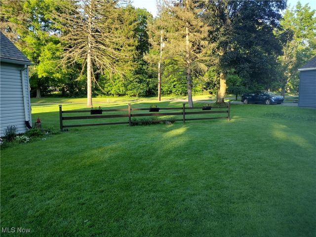 2702 Bears Den Road, Youngstown, OH 44511