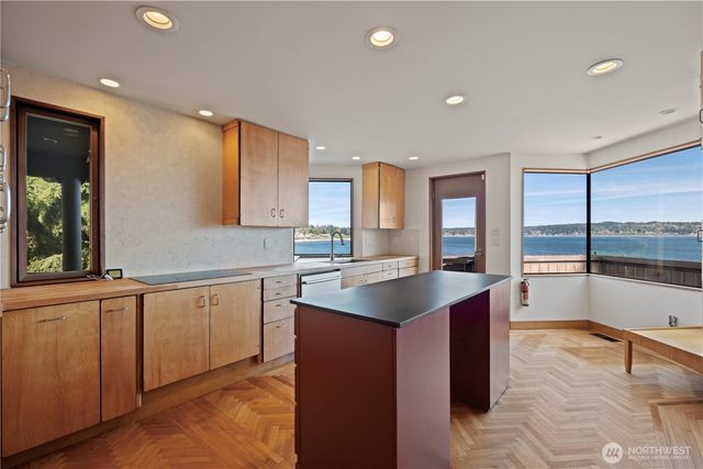 17040 Agate Street NE, Bainbridge Island, WA 98110