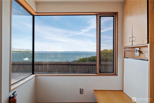 17040 Agate Street NE, Bainbridge Island, WA 98110