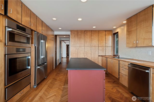 17040 Agate Street NE, Bainbridge Island, WA 98110