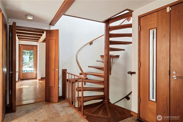 17040 Agate Street NE, Bainbridge Island, WA 98110