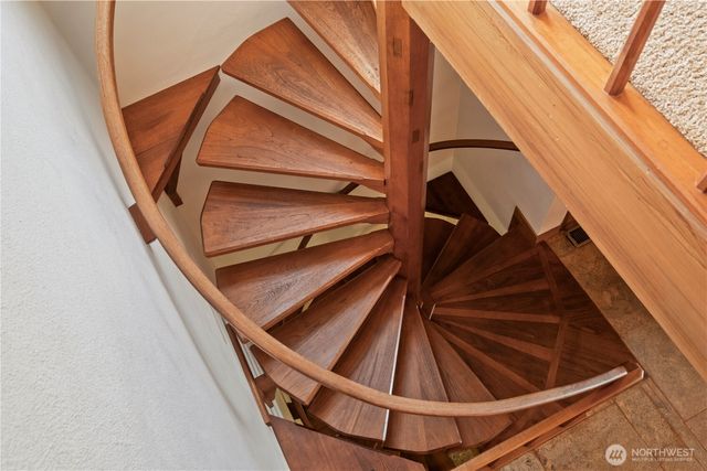 17040 Agate Street NE, Bainbridge Island, WA 98110
