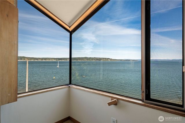 17040 Agate Street NE, Bainbridge Island, WA 98110