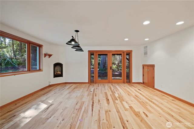 17040 Agate Street NE, Bainbridge Island, WA 98110