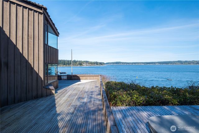17040 Agate Street NE, Bainbridge Island, WA 98110