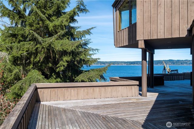 17040 Agate Street NE, Bainbridge Island, WA 98110