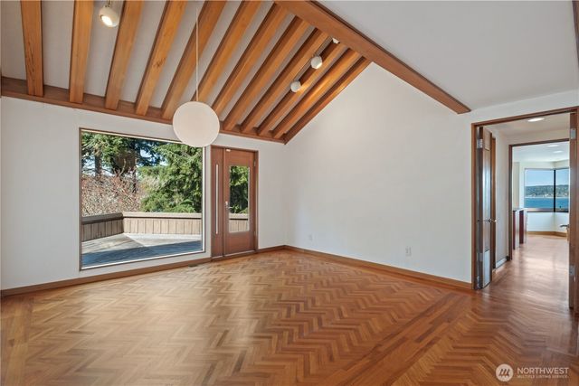 17040 Agate Street NE, Bainbridge Island, WA 98110