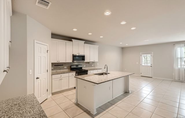 5607 BURR BLF, San Antonio, TX 78266