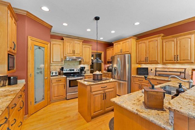 W230N7956 Bluebill DRIVE, Sussex, WI 53089