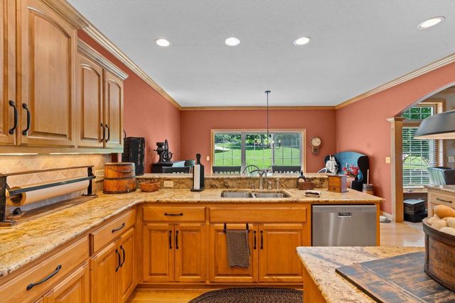 W230N7956 Bluebill DRIVE, Sussex, WI 53089