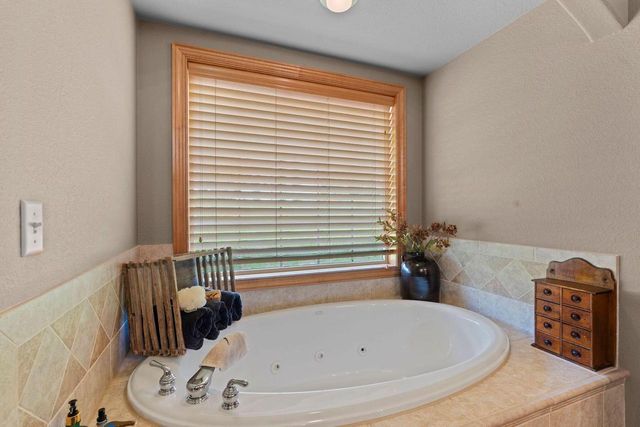 W230N7956 Bluebill DRIVE, Sussex, WI 53089