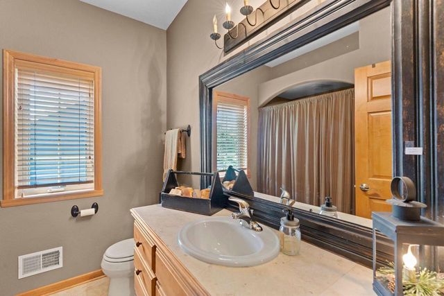 W230N7956 Bluebill DRIVE, Sussex, WI 53089