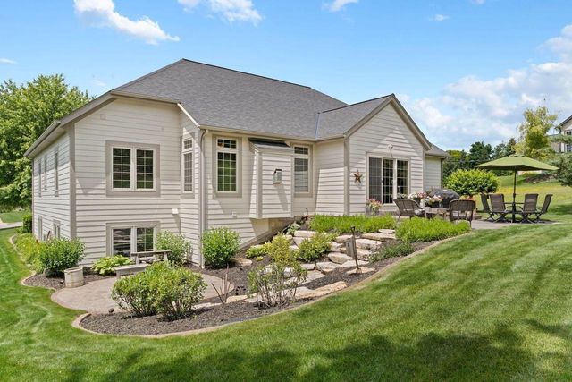W230N7956 Bluebill DRIVE, Sussex, WI 53089