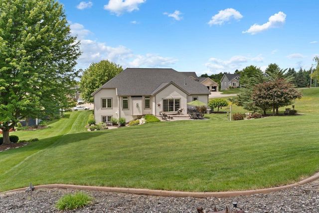W230N7956 Bluebill DRIVE, Sussex, WI 53089