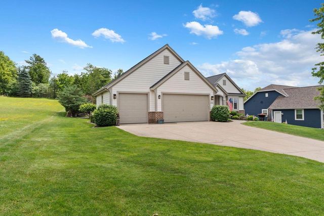 W230N7956 Bluebill DRIVE, Sussex, WI 53089