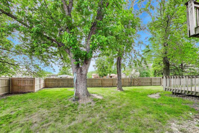 1662 Ivy Court, Schererville, IN 46375