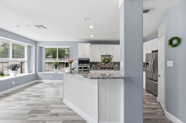 2 Sweet Birch Place, The Woodlands, TX 77382