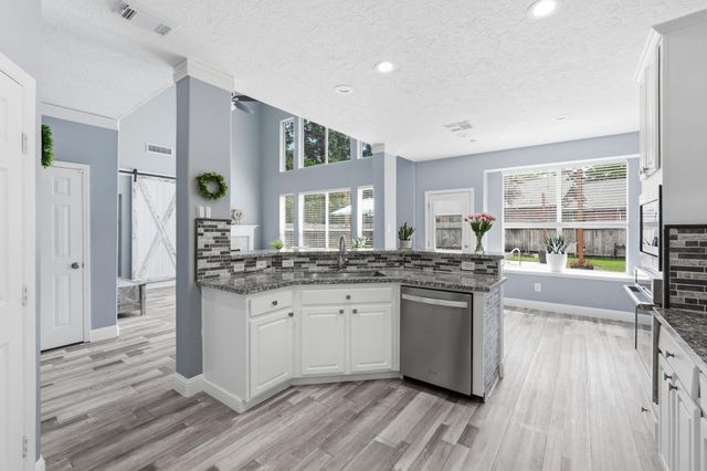 2 Sweet Birch Place, The Woodlands, TX 77382