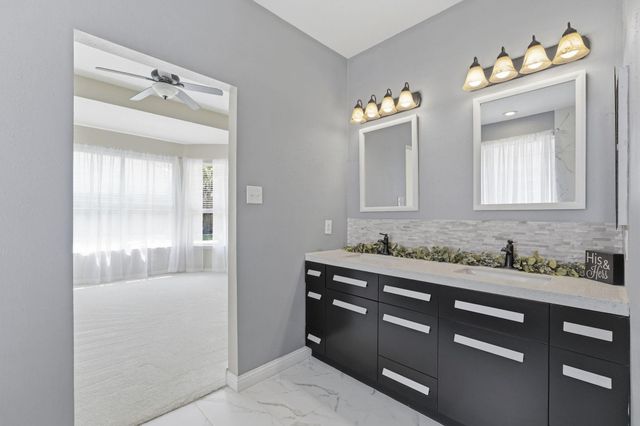 2 Sweet Birch Place, The Woodlands, TX 77382