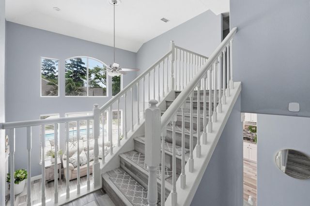 2 Sweet Birch Place, The Woodlands, TX 77382